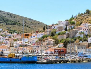 «Δεν υπήρξε έκτακτη δρομολόγηση πλοίων» - Τι αναφέρει το υπουργείο Ναυτιλίας για την κατάσταση στην Υδρα